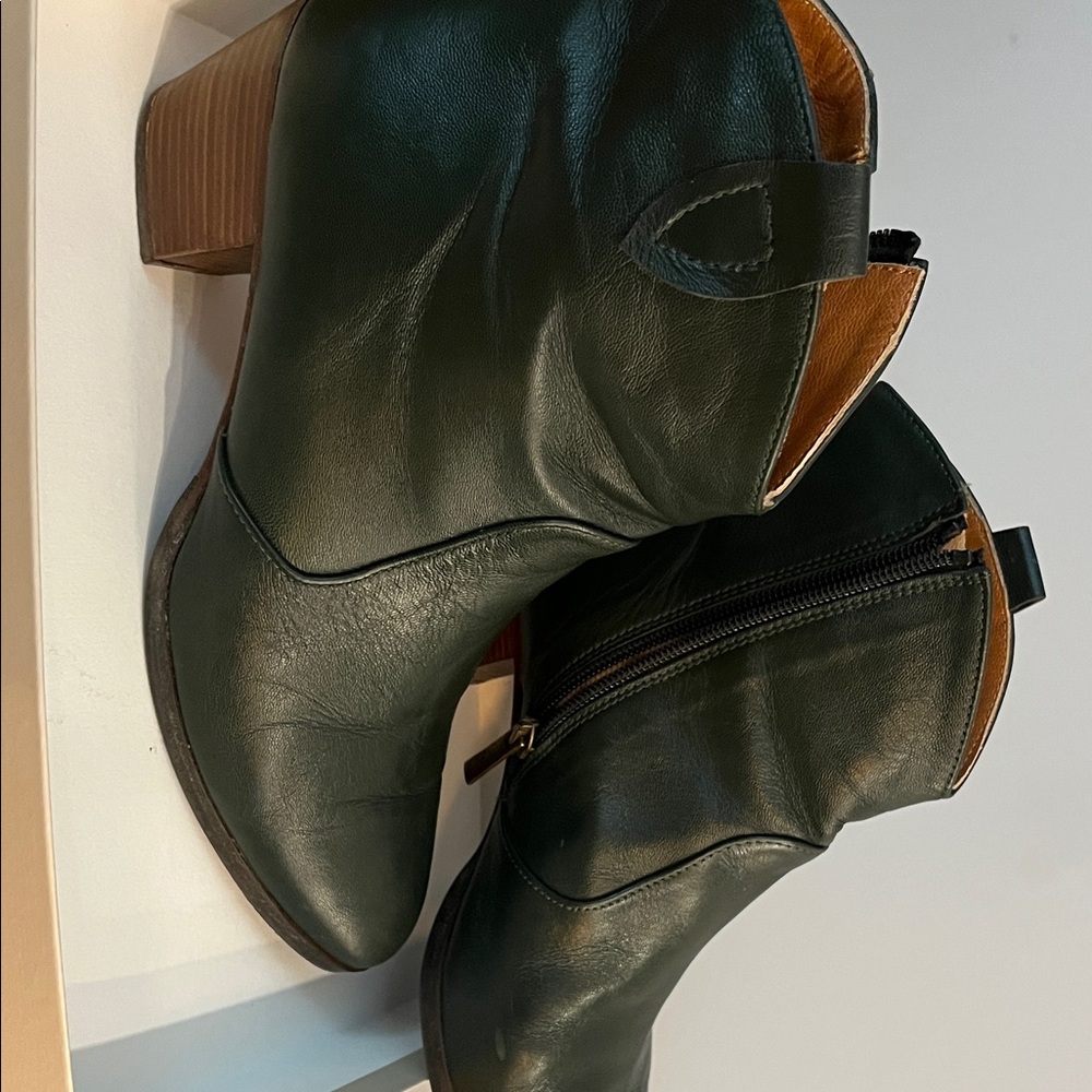 Vero Cuoio Black Leather Ankle Booties